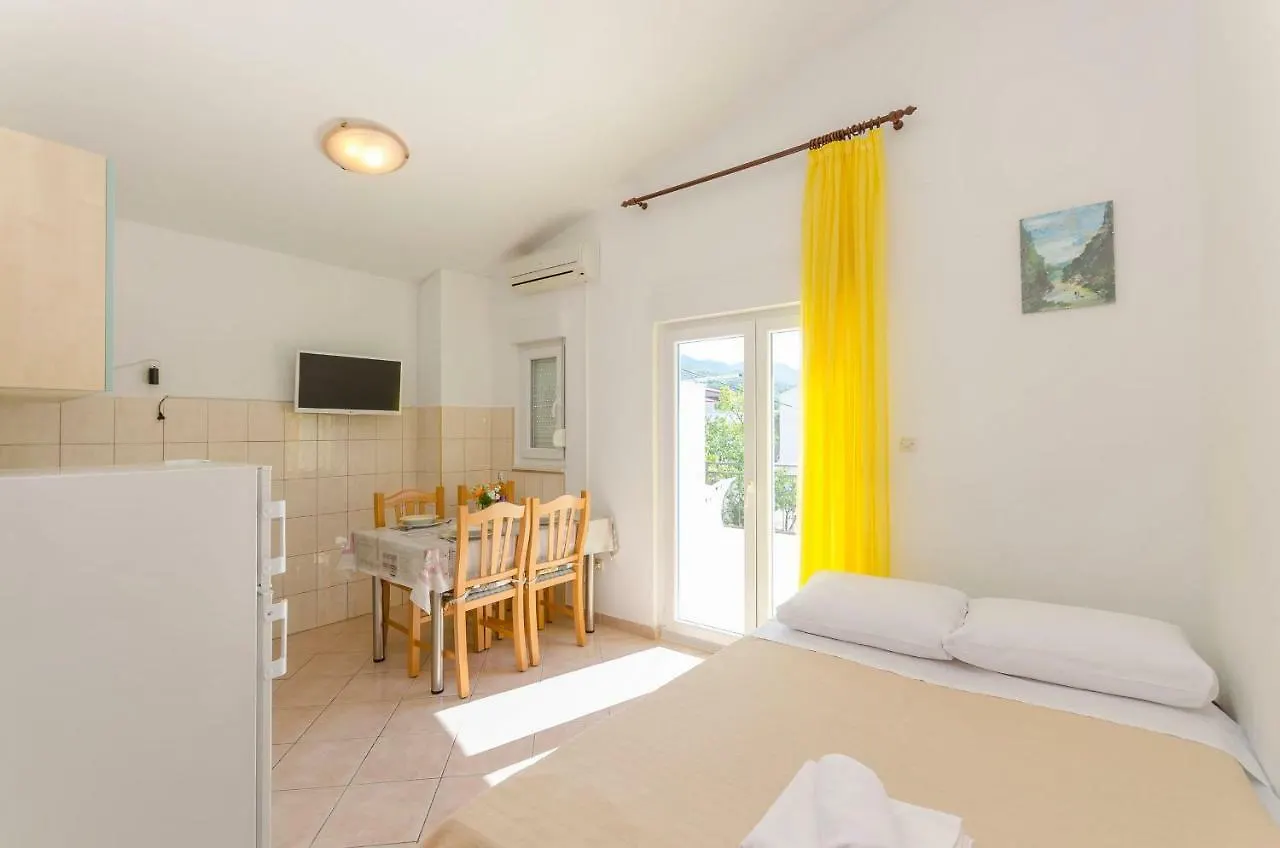 Apartments Sklopina Starigrad Paklenica 0*,  Croatia